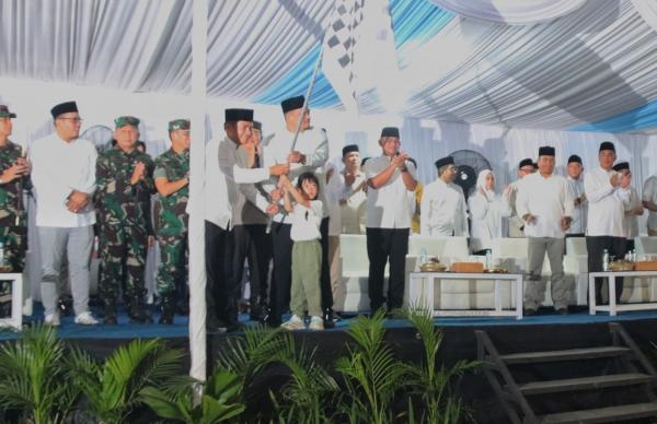 Pj Gubernur Sumut Lepas Pawai Kendaraan Takbiran 1 Syawal 1445 H *Ribuan Warga Antusias Menyaksikan di Sepanjang Jalan